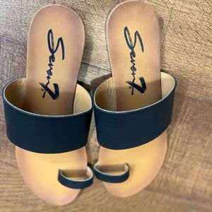 NWOT Size 9 (US) Seven7 Women’s Sandals (Toe Loop Flats)